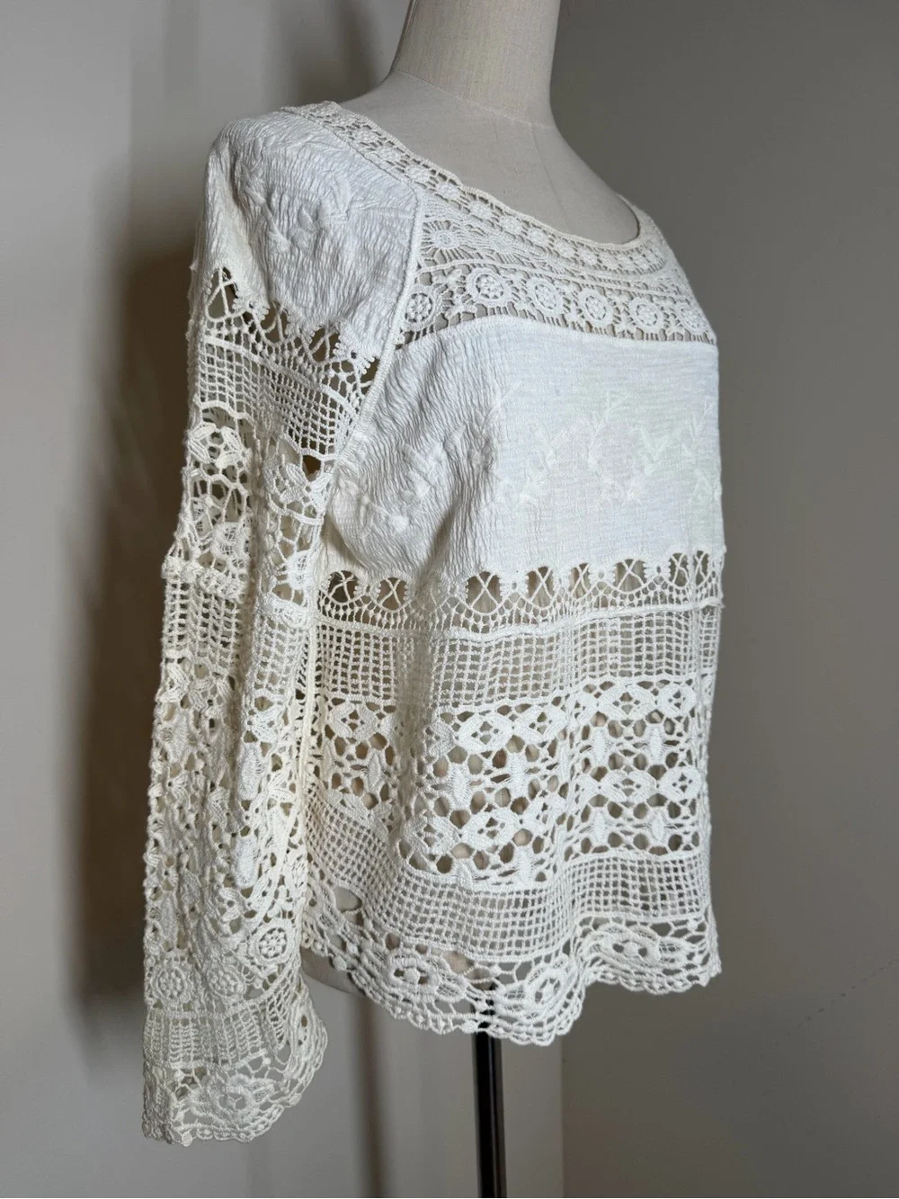 Anthropologie Deletta Ivory crochet -SZ XS* - Bell Sleeves Top
